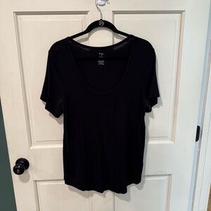 Kyte BABY Black Scoop Neck Short Sleeve Tee